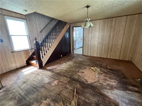 Living - 421 E 2nd St, Derry, PA 15627 photo 3 of 5