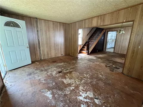 Living - 421 E 2nd St, Derry, PA 15627 photo 2 of 5