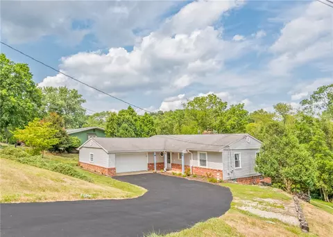 430 Robinhood Ln, Canonsburg, PA 15317