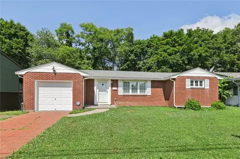 521 Longvue Dr, New Kensington, PA 15068