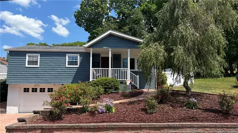 1095 3rd St, Westmoreland City, PA 15692