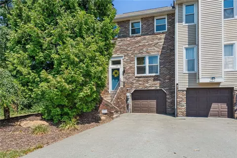 128 Spring Run Dr, Monroeville, PA 15146