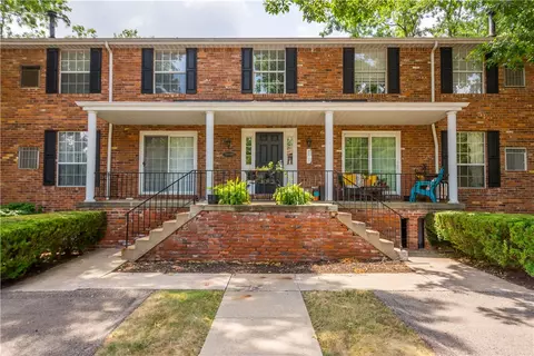 944 Guyasuta Ln, Pittsburgh, PA 15215