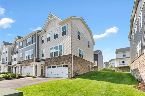 313 Helenium Dr, Mars, PA 16046 photo 2