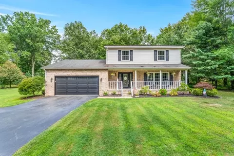 365 Butterfly Ln, Hermitage, PA 16148