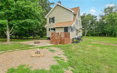 121 E 1st Ave, Ellwood City, PA 16117