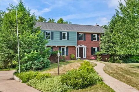 52 Trotter Cir, Sewickley, PA 15143