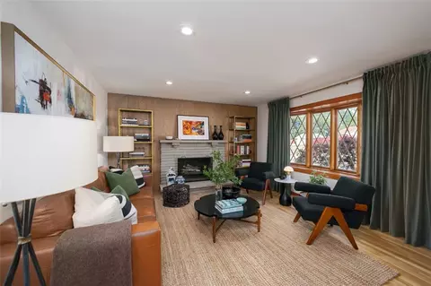 Living - 2963 Sunset Cir, Export, PA 15632 photo 3 of 3