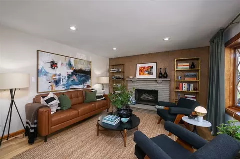 Living - 2963 Sunset Cir, Export, PA 15632 photo 2 of 3