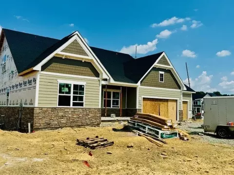 1004 Gallery Ct, Jeannette, PA 15644