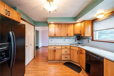 Kitchen - 203 Rizzi Dr, Irwin, PA 15642 photo 4 of 8