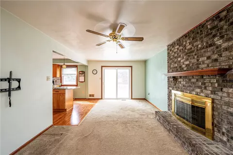 Living - 203 Rizzi Dr, Irwin, PA 15642 photo 2 of 8