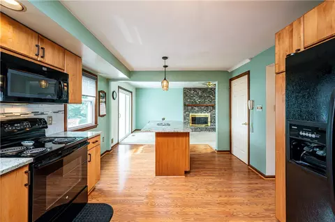 Kitchen - 203 Rizzi Dr, Irwin, PA 15642 photo 7 of 8