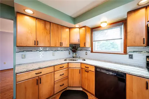 Kitchen - 203 Rizzi Dr, Irwin, PA 15642 photo 5 of 8