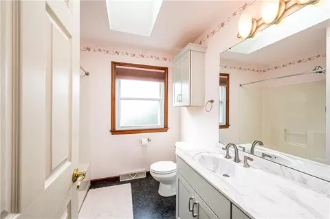 Bath - 203 Rizzi Dr, Irwin, PA 15642 photo 3 of 3