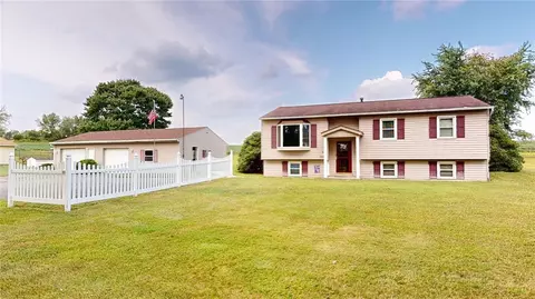 122 Purvis Rd, Butler, PA 16001
