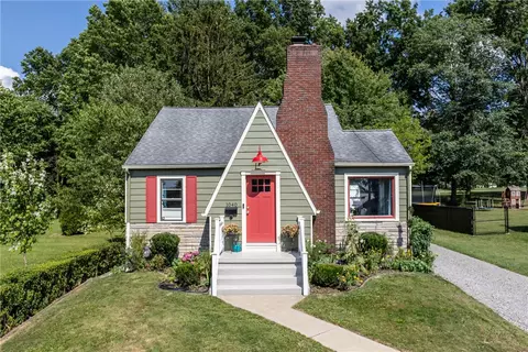 1040 Bechtol Ave, Sharon, PA 16146