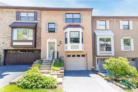 663 Woodcrest Dr, Pittsburgh, PA 15205