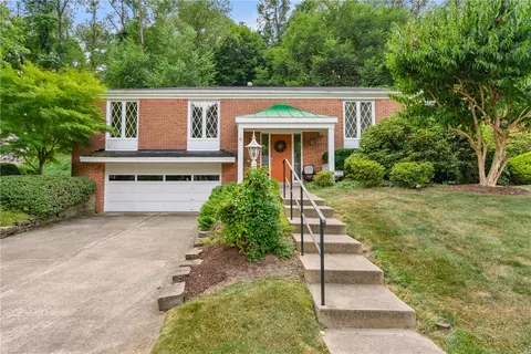 118 Old Suffolk Dr, Monroeville, PA 15146
