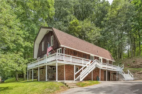 313 Mercer Rd, Ellwood City, PA 16117