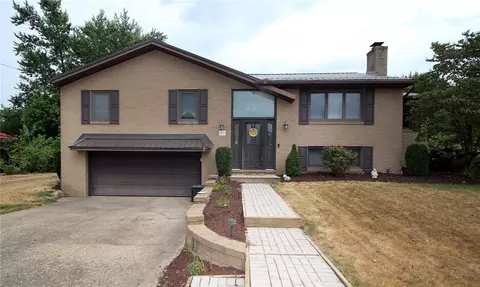 21 Meadowcrest Dr, Cecil, PA 15321