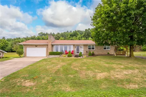 1121 Linn Dr, Belle Vernon, PA 15012