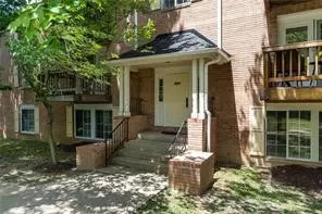 201 Holmes Pl #8, Pittsburgh, PA 15213