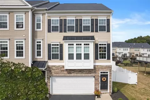 9 Roosevelt Dr, Mckees Rocks, PA 15136