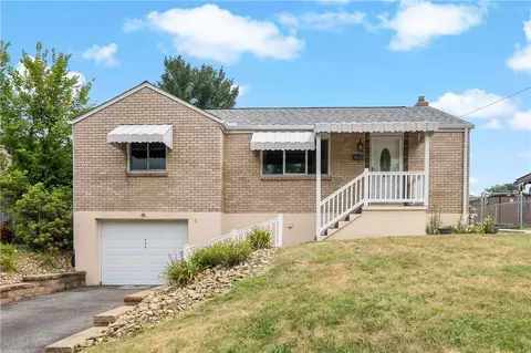 638 Regency Dr, Pittsburgh, PA 15239