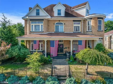 130 E Fairview Ave, Connellsville, PA 15425