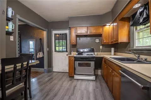 52 Shenango Blvd, Farrell, PA 16121 photo 7