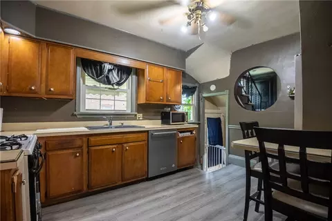 52 Shenango Blvd, Farrell, PA 16121 photo 6