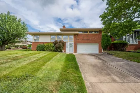 897 Fredericka Dr, Pittsburgh, PA 15236