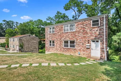 218-220 Pointview Rd, Pittsburgh, PA 15227