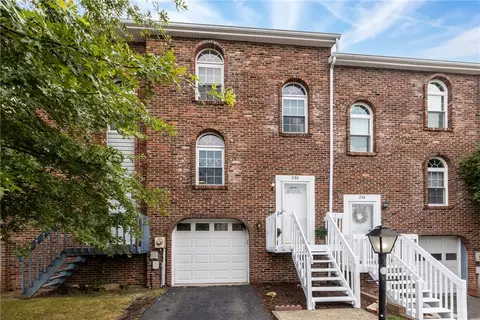 230 Carters Grove Dr, Gibsonia, PA 15044