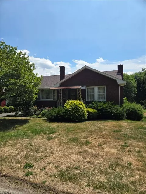 208 Braddock Rd # B, Mount Pleasant, PA 15666