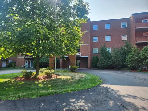 2850 Edgecliff Rd #19, New Kensington, PA 15068