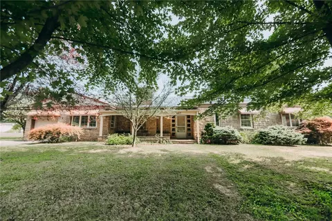 667 E Pike Rd, Indiana, PA 15701