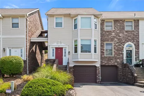 217 Spring Run Dr, Monroeville, PA 15146