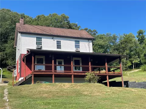 489 Jack Rd, Vandergrift, PA 15690 photo 2