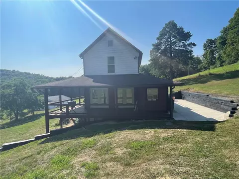 489 Jack Rd, Vandergrift, PA 15690 photo 4
