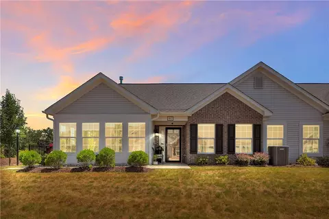 902 Spring Valley Dr, Zelienople, PA 16063