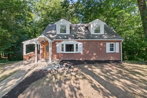 457 Spring Run Rd, Coraopolis, PA 15108