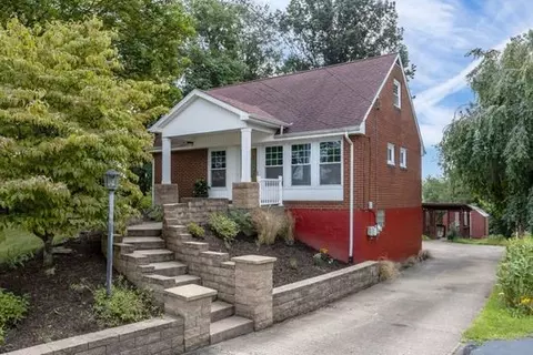 212 Holly Hill Dr, Pittsburgh, PA 15237