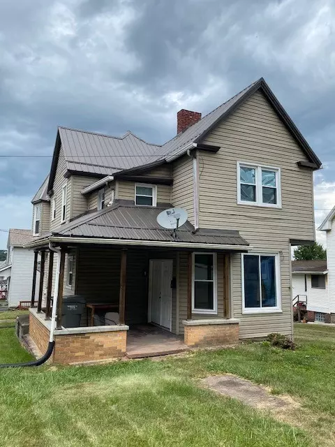 624 Wayne Ave, Ellwood City, PA 16117