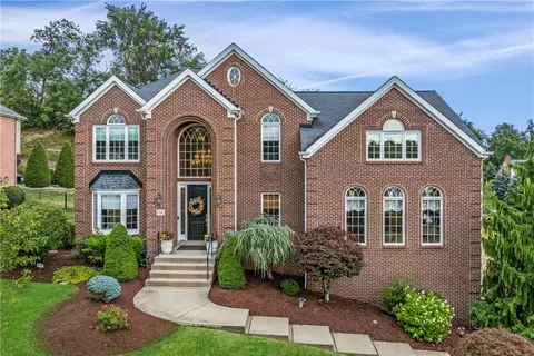 254 Village Dr, Canonsburg, PA 15317
