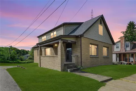 7106 Vine St, Enon Valley, PA 16120