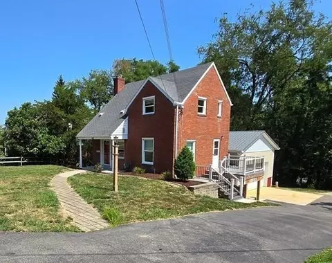 163 Meadowbrook Dr, Bethel Park, PA 15102