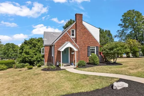 3303 Woodvue Dr, Pittsburgh, PA 15227
