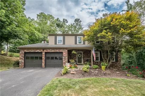 190 King Richard Dr, Canonsburg, PA 15317